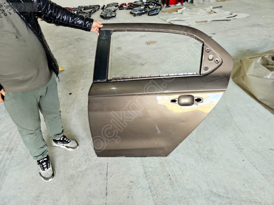 PEUGEOT 301 KAHVERENGİ SOL ARKA KAPI ORJINAL GÖÇÜKLÜK