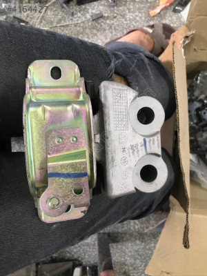 FİAT EGEA SAĞ MOTOR KULAĞI ORJİNAL ÇIKMA