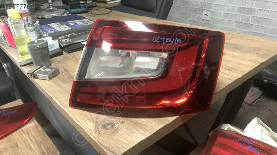 Skoda Octavia 2017-2020 Ledli Sağ Stop Parçası