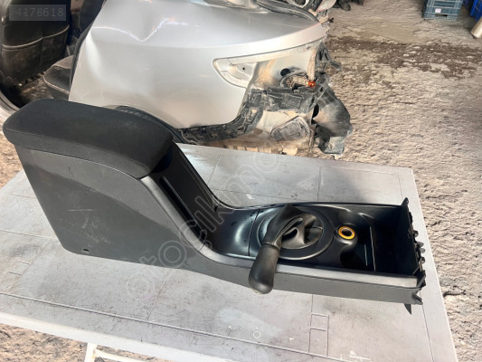 RENAULT MAGANE 2 ORTA KONSOL KOL DAYAMA ORJİNAL