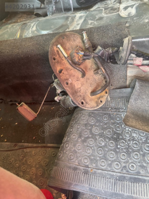 Toyota Carina ve corona yakıt şamandırası