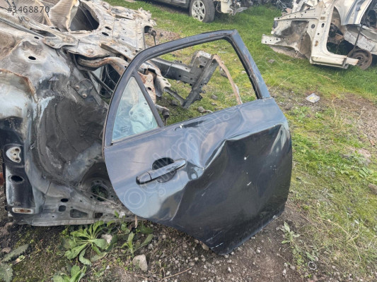 TOYOTA COROLLA SAĞ ARKA KAPI