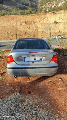 Focus 1 arka cam sedan