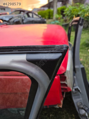 Megane 2 Sağ - Sol Kapı Köşe Plastiği / Ayna Üçgen Plastiği