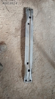 Volvo v 40 ön Tampon demiri çıkma