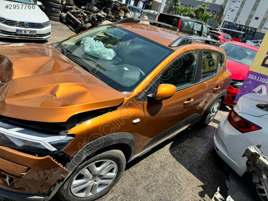 Dacia Sandero Stepway 3 Çıkma Sol Ön Kapı