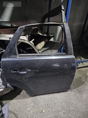 VOLVO XC60 SAĞ ARKA KAPI