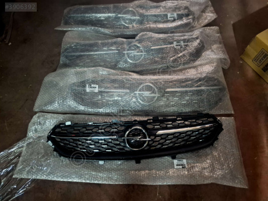 ÖZMEN OPEL CORSA F ÖN PANJUR AMBLEMİ KOMPLE