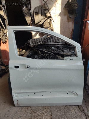 FORD COURİER SAĞ ÖN KAPI ÇIKMA