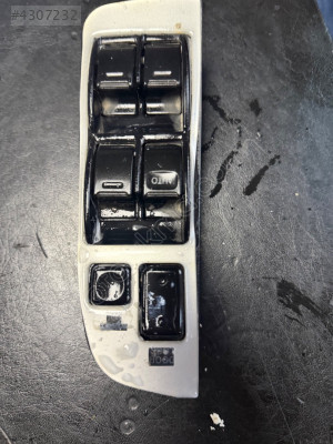 Toyota Carina sol ön cam düğmesi