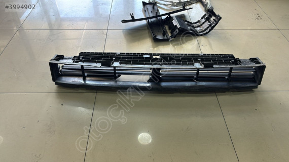 BMW 5 SERİ G60 İ5 ÖN ALT HAVALANDIRMA PERDESİ