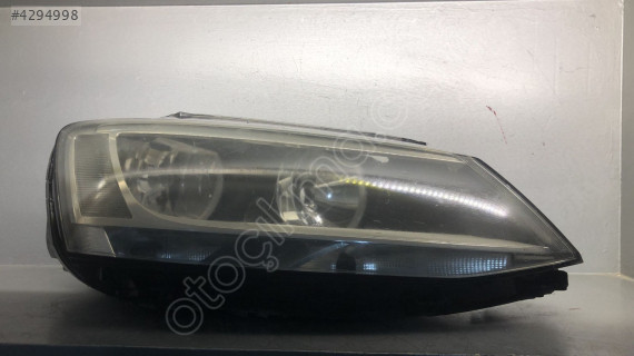 VOLKSWAGEN JETTA ORJİNAL ÇIKMA SAĞ FAR