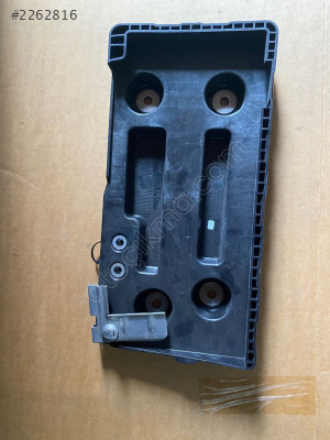 PASSAT B8 AKÜ ALT BRAKETİ 3Q0804869 ÇAĞRI OTO MASLAK