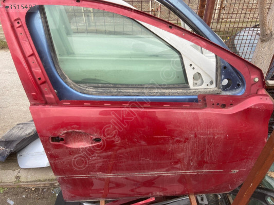 Peugeot 208 sağ ön kapı çıkma