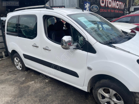 PEUGEOT PARTNER TEPEE   -  SAĞ ÖN KAPI HATASIZ