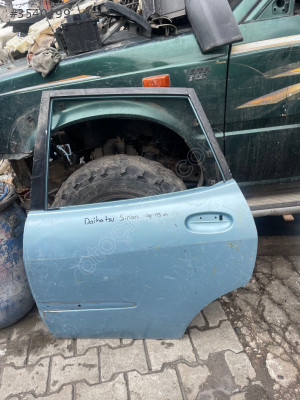 Daihatsu sirion sol arka kapı