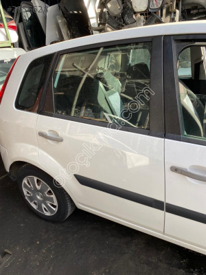 FORD FIESTA SAĞ ARKA KAPI ÇIKMA HATASIZ