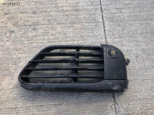 BMW X1 F48 ÖN TAMPON SAĞ SİS FARI ÇERÇEVESİ 51117354778