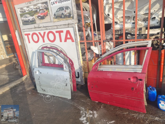 2001-2005 TOYOTA YARİS ÇIKMA TEMİZ SOL ÖN KAPI