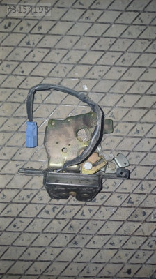 Honda Jazz elektrikli bagaj kilidi (motoru üzerinde yok)