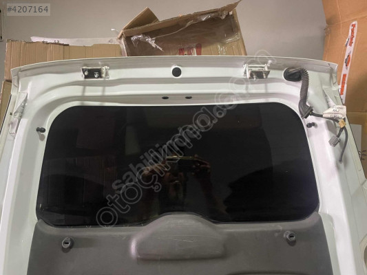 FORD TOURNEO COURİE ARKA BAĞAJ KAPAĞI