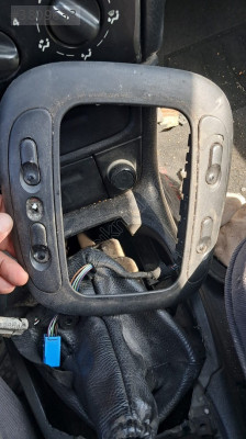OPEL VECTRA B SAĞ SOL CAM DÜĞMESİ.OTO ERKAN ÜNYE