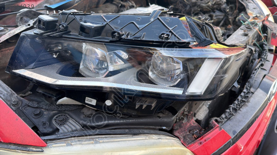 Peugeot 508 sol ön far