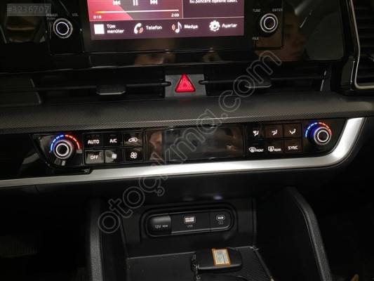2023 Kia Sportage Dijitalli Klima Paneli