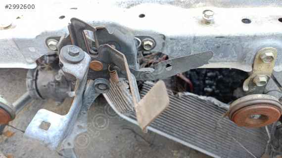 toyota coralla kaput kilidi