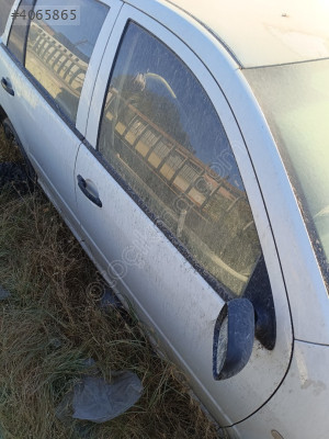 Skoda Fabia sağ ön kapı