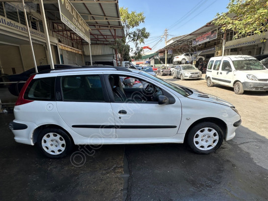 Peugeot 206 sağ arka kapı hatasız beyaz