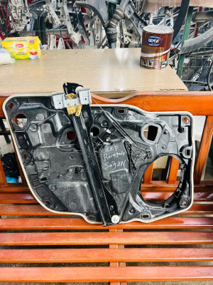 Jeep renegade çıkma ön sağ cam krikosu