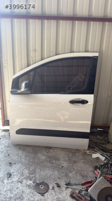 2016 Ford Courier sol ön kapi 65000