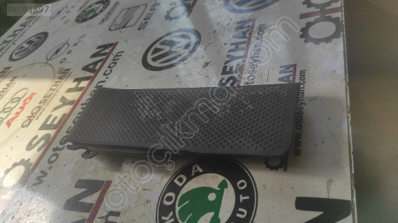 1K1864777B VW Golf 6 sürücü sol ayak dinlendirme braketi