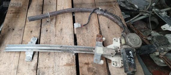 Mazda 929 sol arka cam krikosu