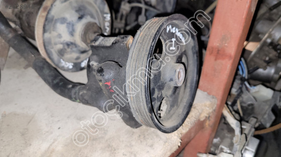 Renault megane 1 direksiyon pompası