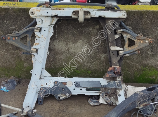 RENAULT MEGANE 1 MOTOR BEŞİĞİ ALT TRAVERS 1995 2003 ÇIKMA PARÇA