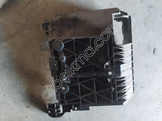 Renault Megane 2 akü yuvası 8200467409