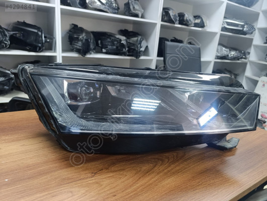 SKODA OCTAVİA SAĞ FAR ORJİNAL ÇIKMA 2021/2024