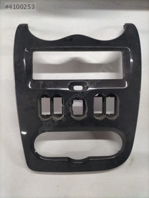 02805 DACİA SANDERO TEYP/KLİMA PANEL ÇERÇEVESİ