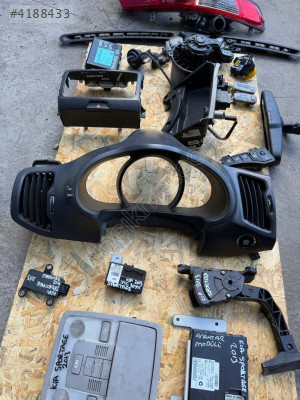 KİA SPORTAGE GÖSTERGE ÇERÇEVESİ ÇIKMA ORJİNAL