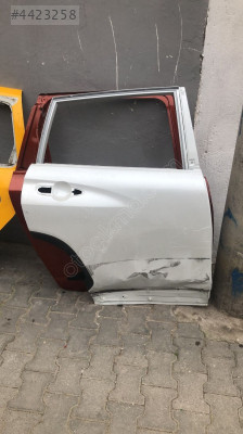 TOYOTA COROLLA CROSS ORJINAL ÇIKMA SAĞ ARKA KAPI