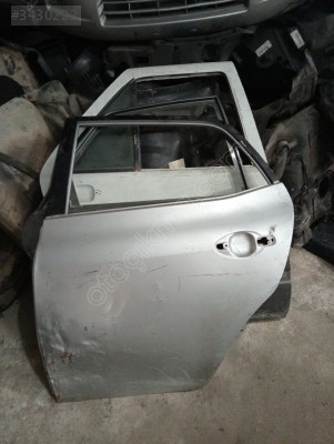 Toyota Yaris Sol Arka Kapı Çıkma Çıtır Hasarlı