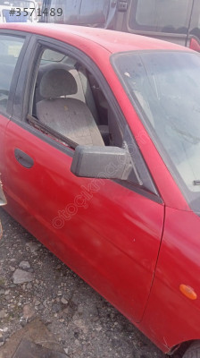 Daewoo nubira sağ ön kapı  yedek parça