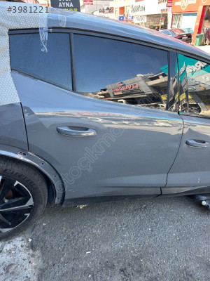 Peugeot 408 sağ arka kapı orijinal hatasız