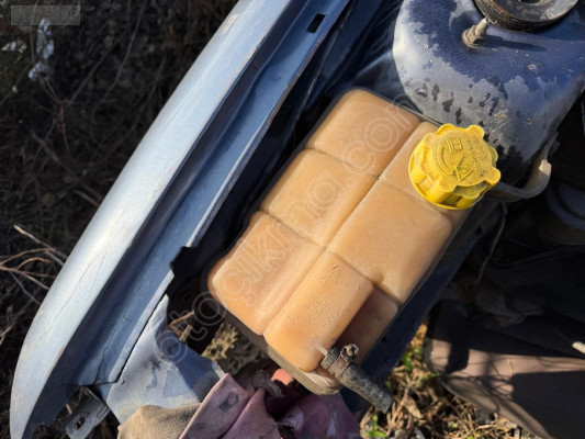 FORD ESCORT RADYATÖR SU BİDONU ORJİNAL ÇIKMA 90-00 MODEL