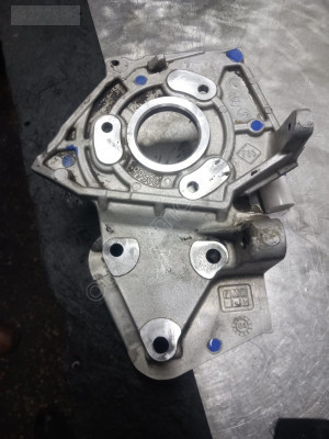 Renault trafic 1.9 dci motor kulağı