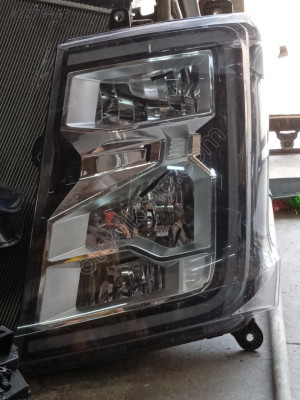 Ford f-max sağ far