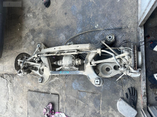 MERCEDES E350 W212 ÇIKMA YAKIT DEPOSU KOMPLE