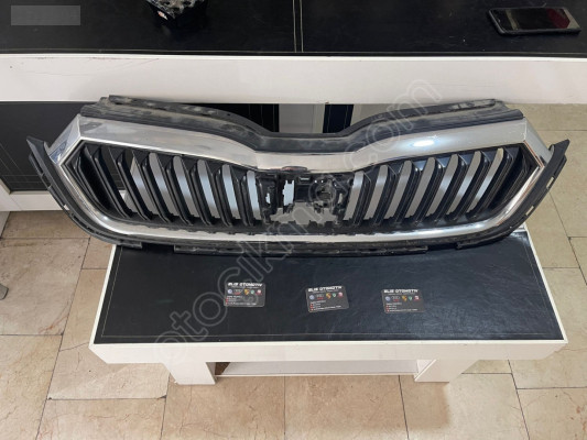 SKODA OCTAVİA ÖN PANJUR 2020-2023